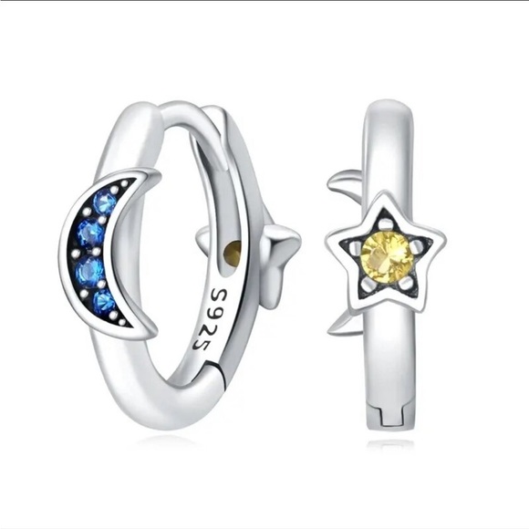NWOT Sterling silver star and moon earring Huggies 10mm - Picture 5 of 5